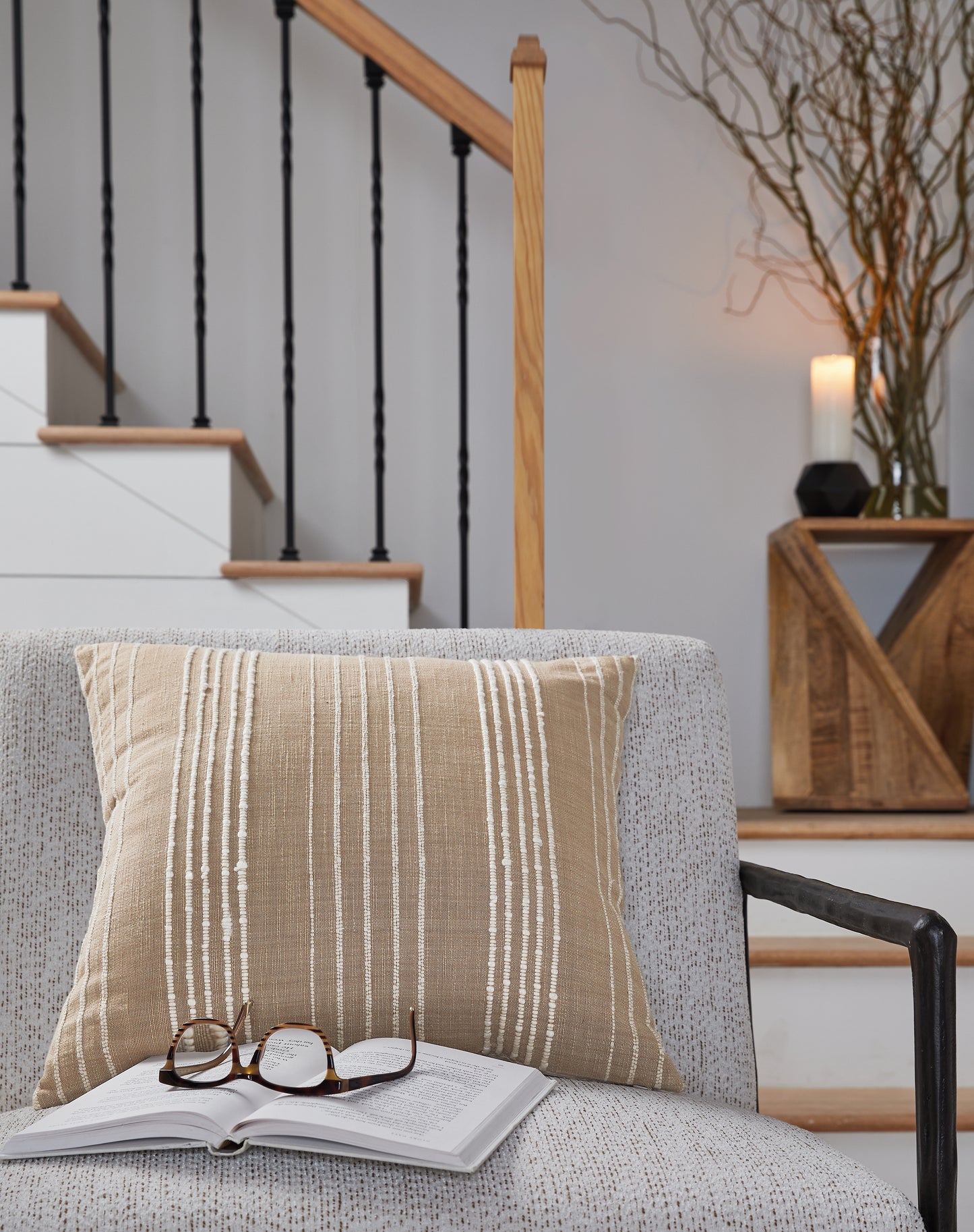 Cape Furniture Outlet - Ashley Furniture - Benbert Pillows - Pillow / Tan/White - A1000958P