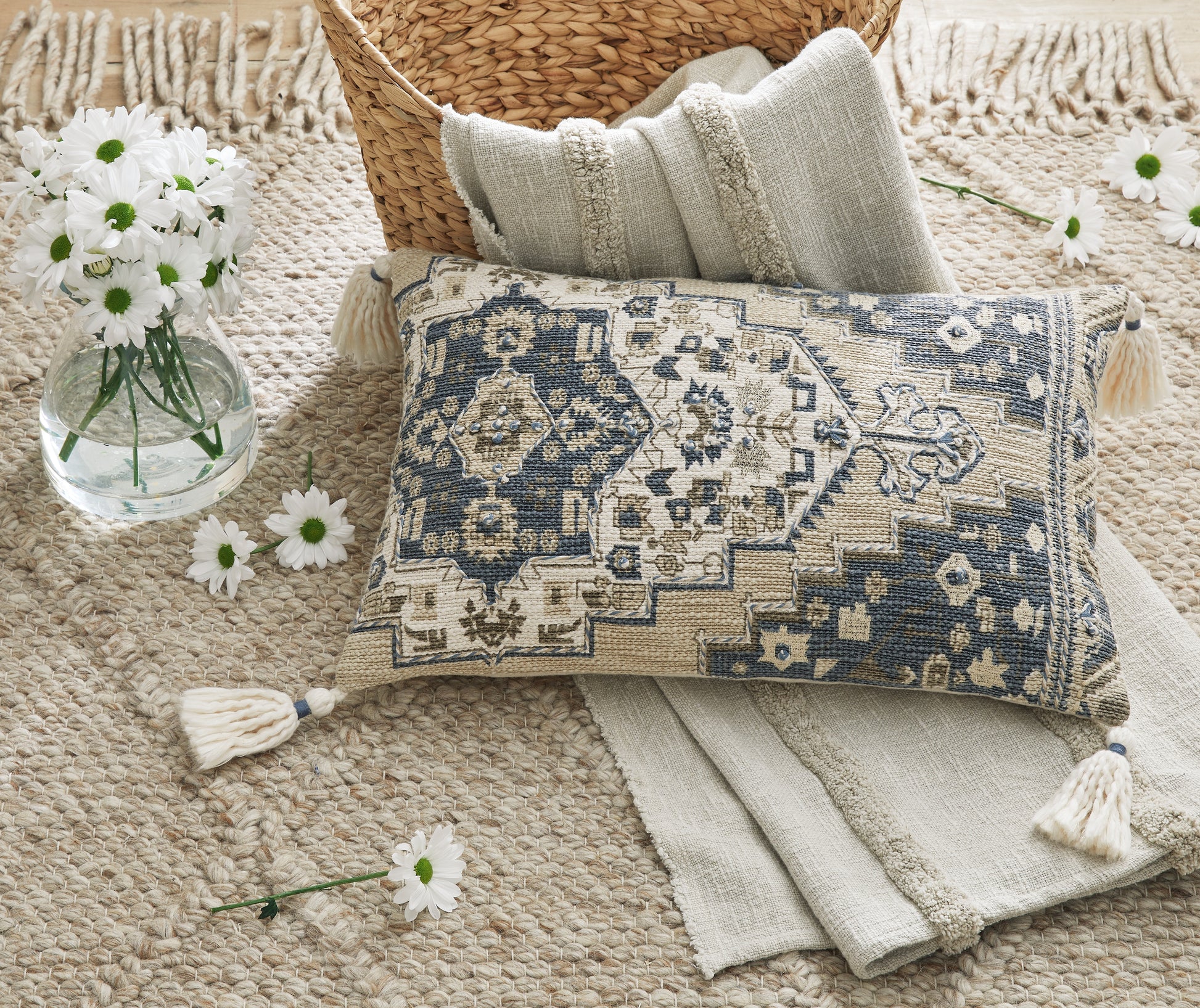 Cape Furniture Outlet - Ashley Furniture - Winbury Pillows - Pillow (4/CS) / Blue/Tan/White - A1001035