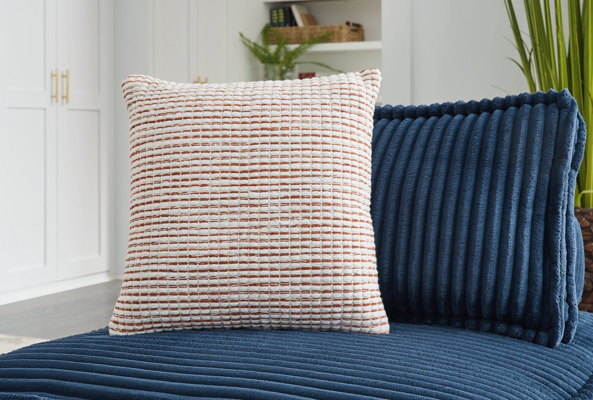 Cape Furniture Outlet - Ashley Furniture - Nashlin Pillows - Pillow (4/CS) / White/Rust - A1001038