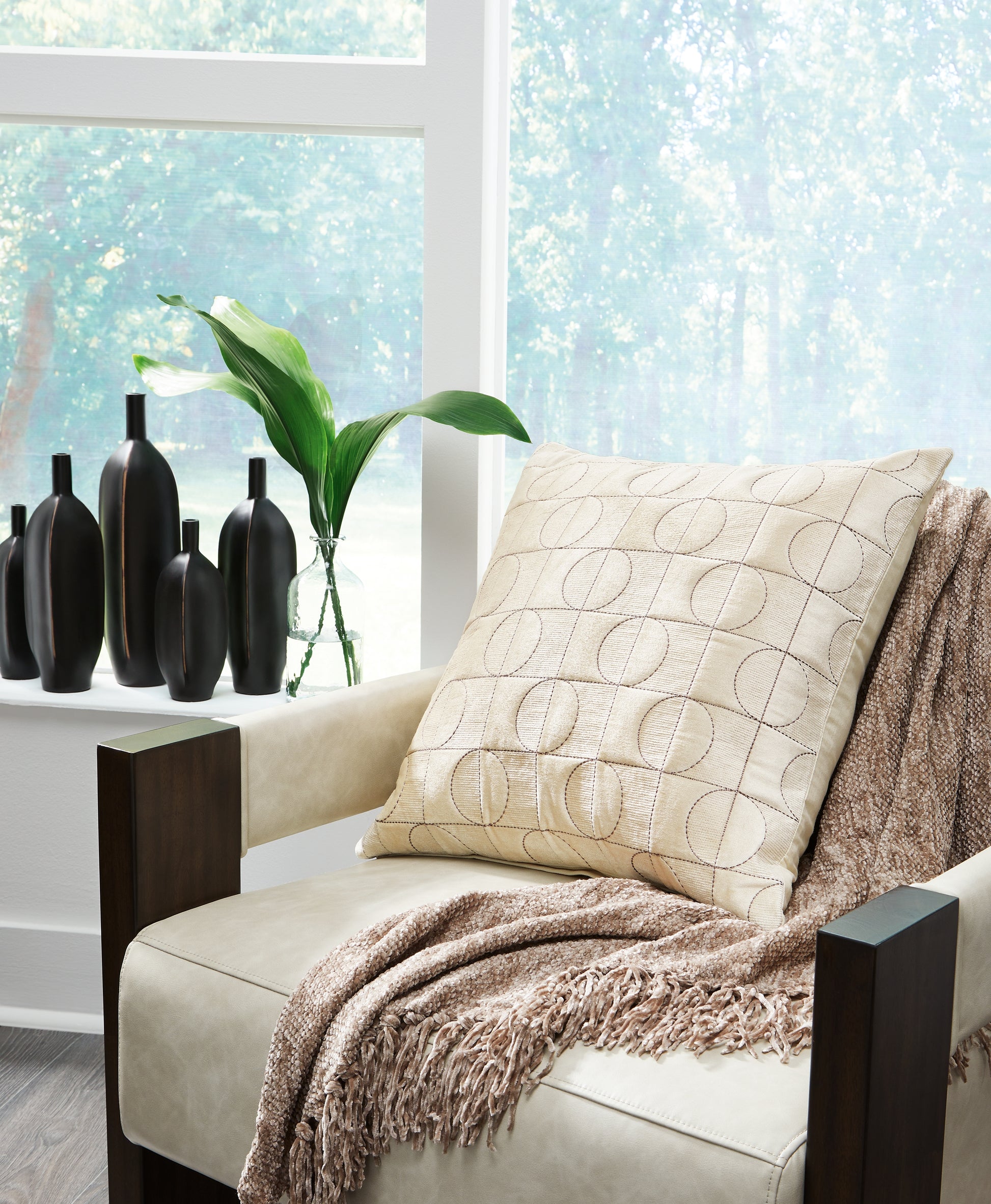 Cape Furniture Outlet - Ashley Furniture - Kydner Pillows - Pillow (4/CS) / Black/Silver - A1001108