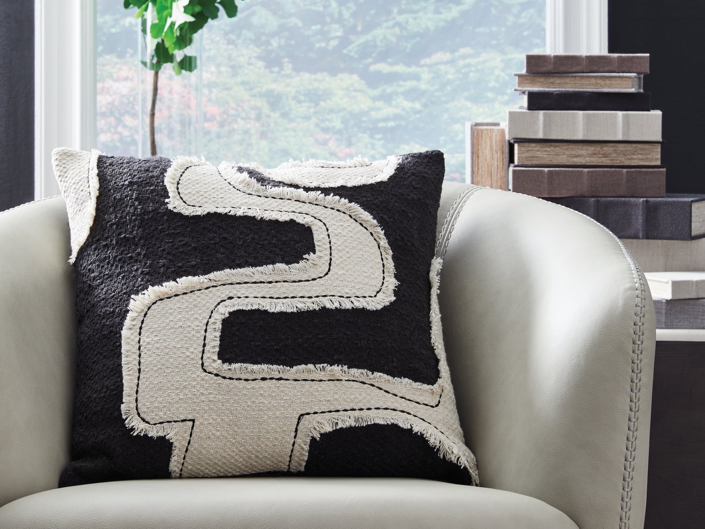 Cape Furniture Outlet - Ashley Furniture - Veerbank Pillows - Pillow (4/CS) / Black/Beige - A1001114