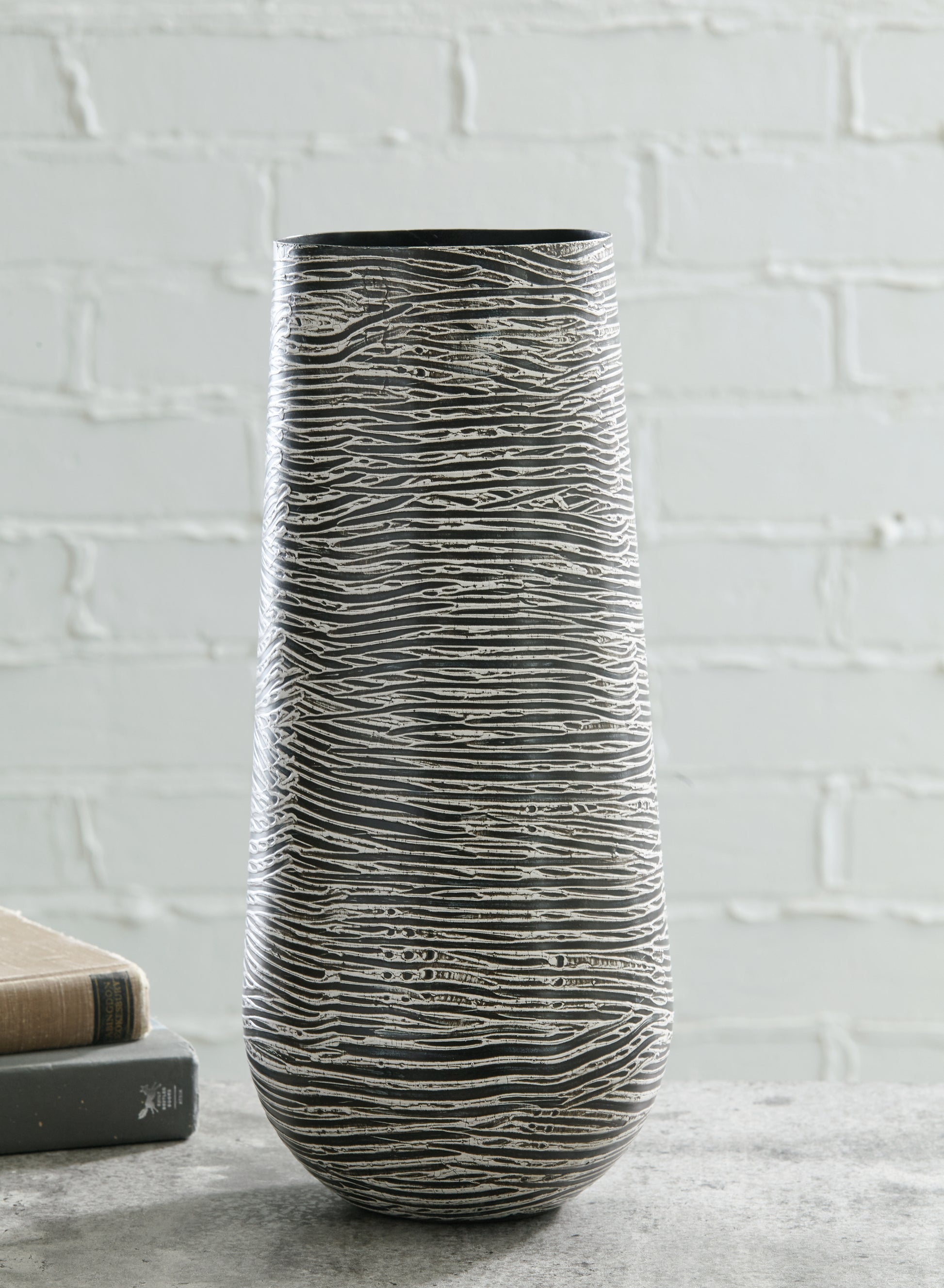 Cape Furniture Outlet - Ashley Furniture - Fynn Vase - Vase / Antique Gray - A2000515