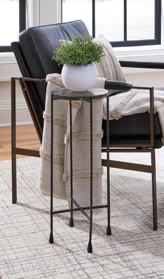 Cape Furniture Outlet - Ashley Furniture - Newgoren Accent Table - Accent Table / Clear/Black - A4000631