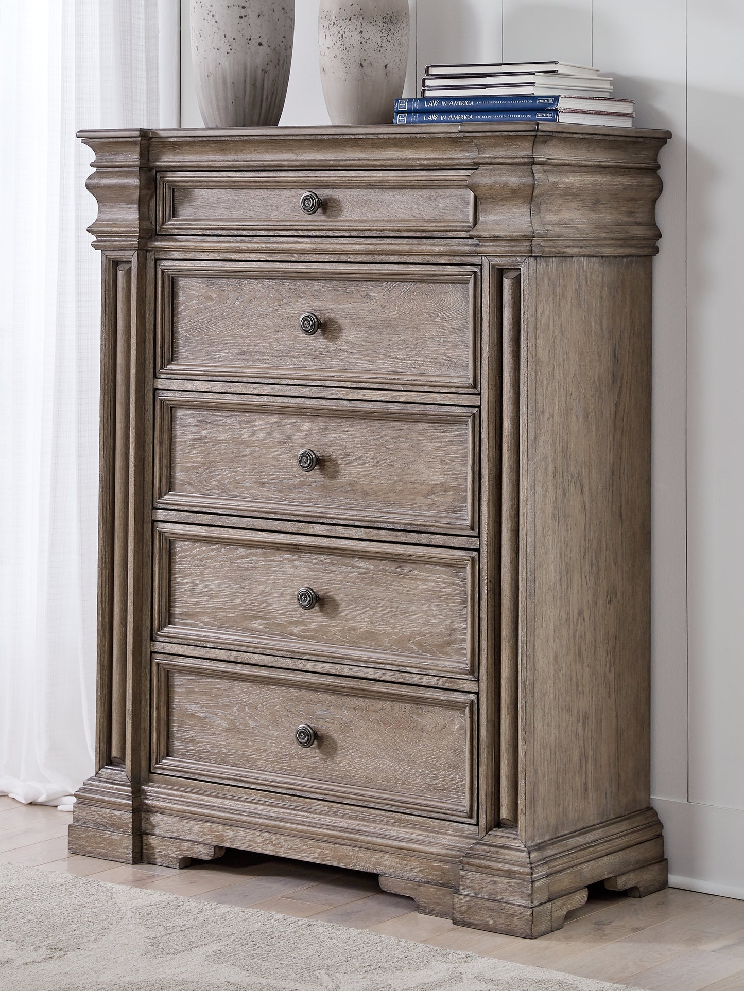 Cape Furniture Outlet - Ashley Furniture - Blairhurst Bedroom - Five Drawer Chest / Light Grayish Brown - B916-46