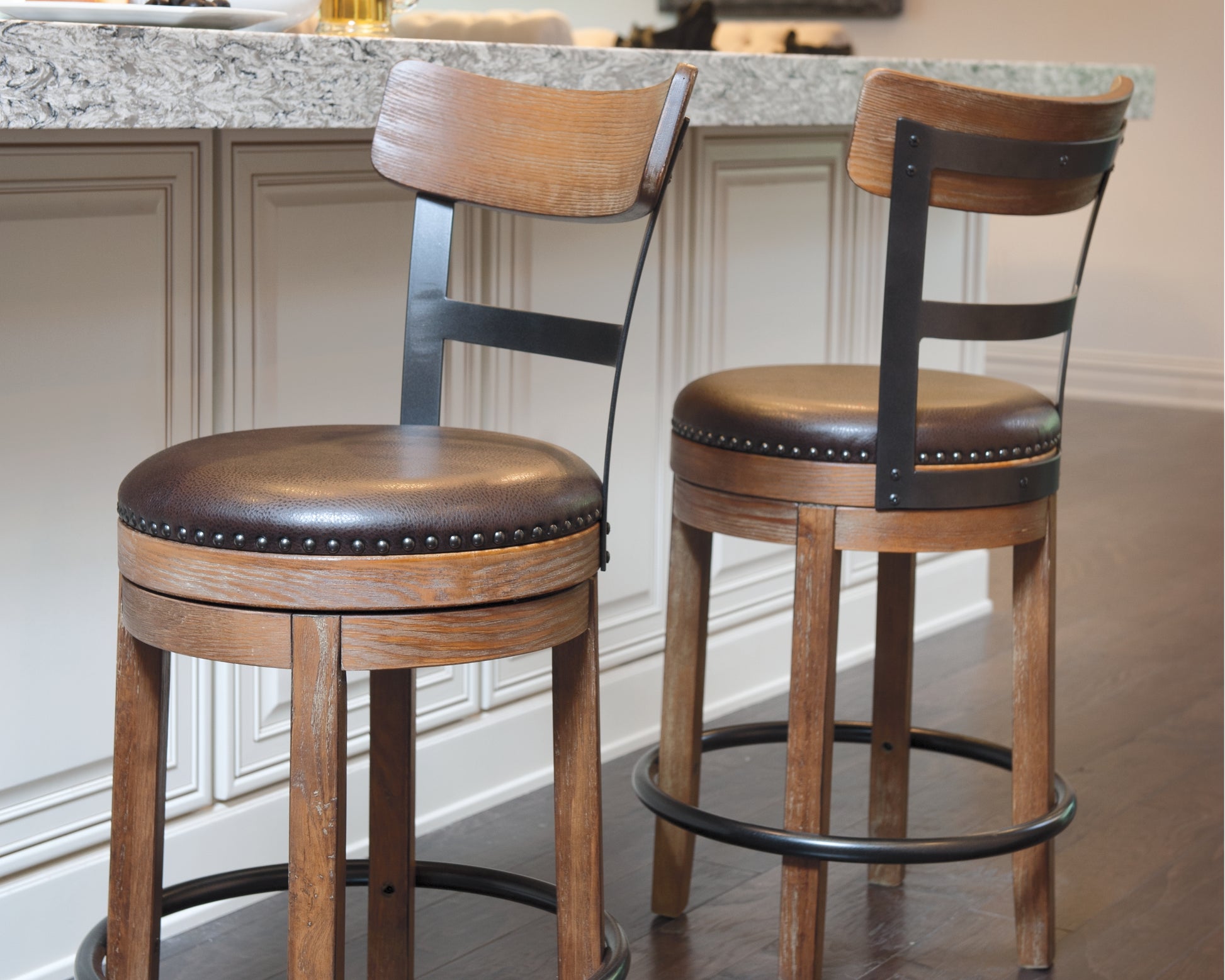 Cape Furniture Outlet - Ashley Furniture - Pinnadel Dining Room - Counter Height Bar Stool (Set of 2) / Grayish Brown - D542-124X2