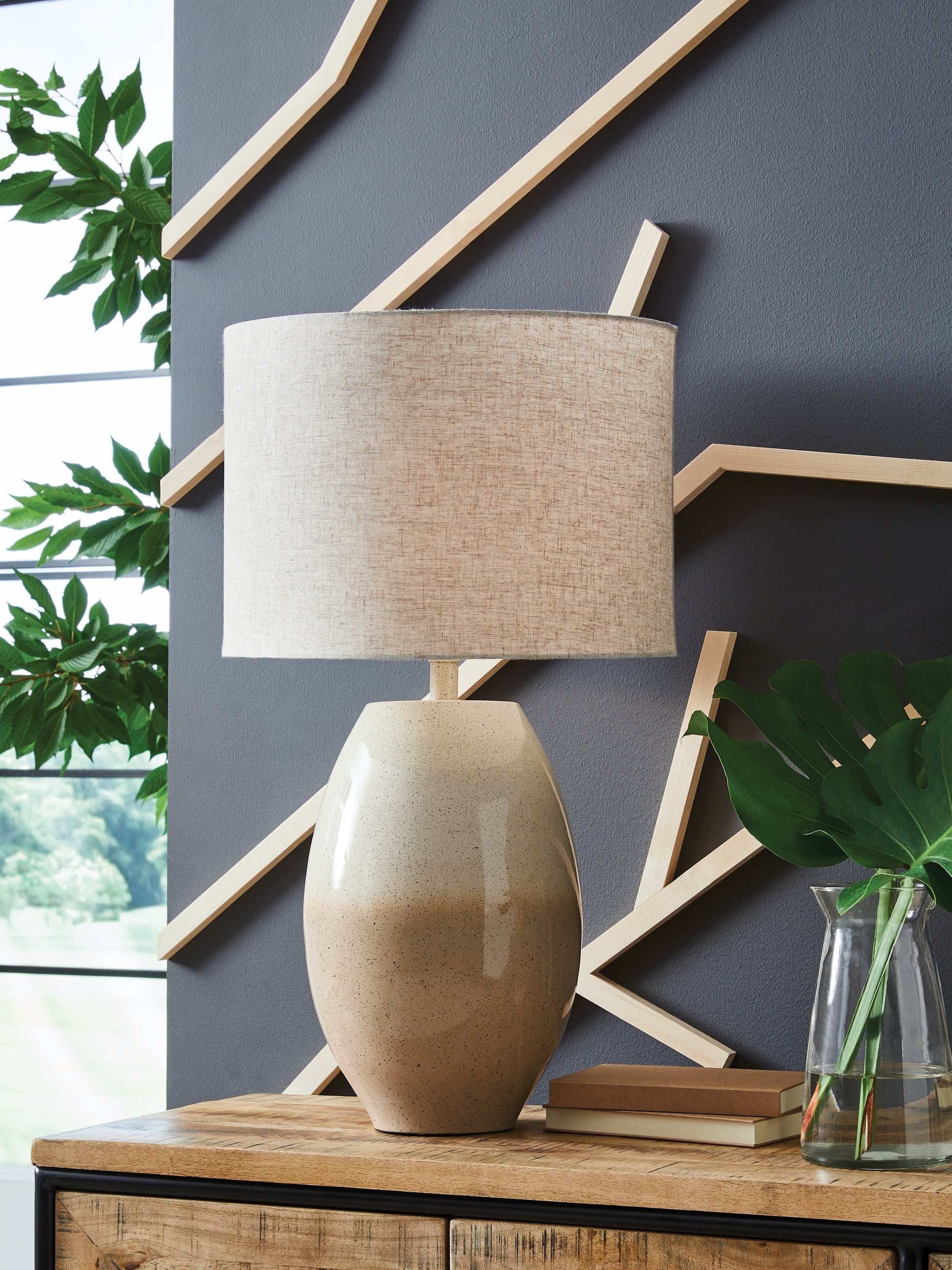 Cape Furniture Outlet - Ashley Furniture - Linas Lighting - Metal Table Lamp (1/CN) / Cream/Beige - L207594