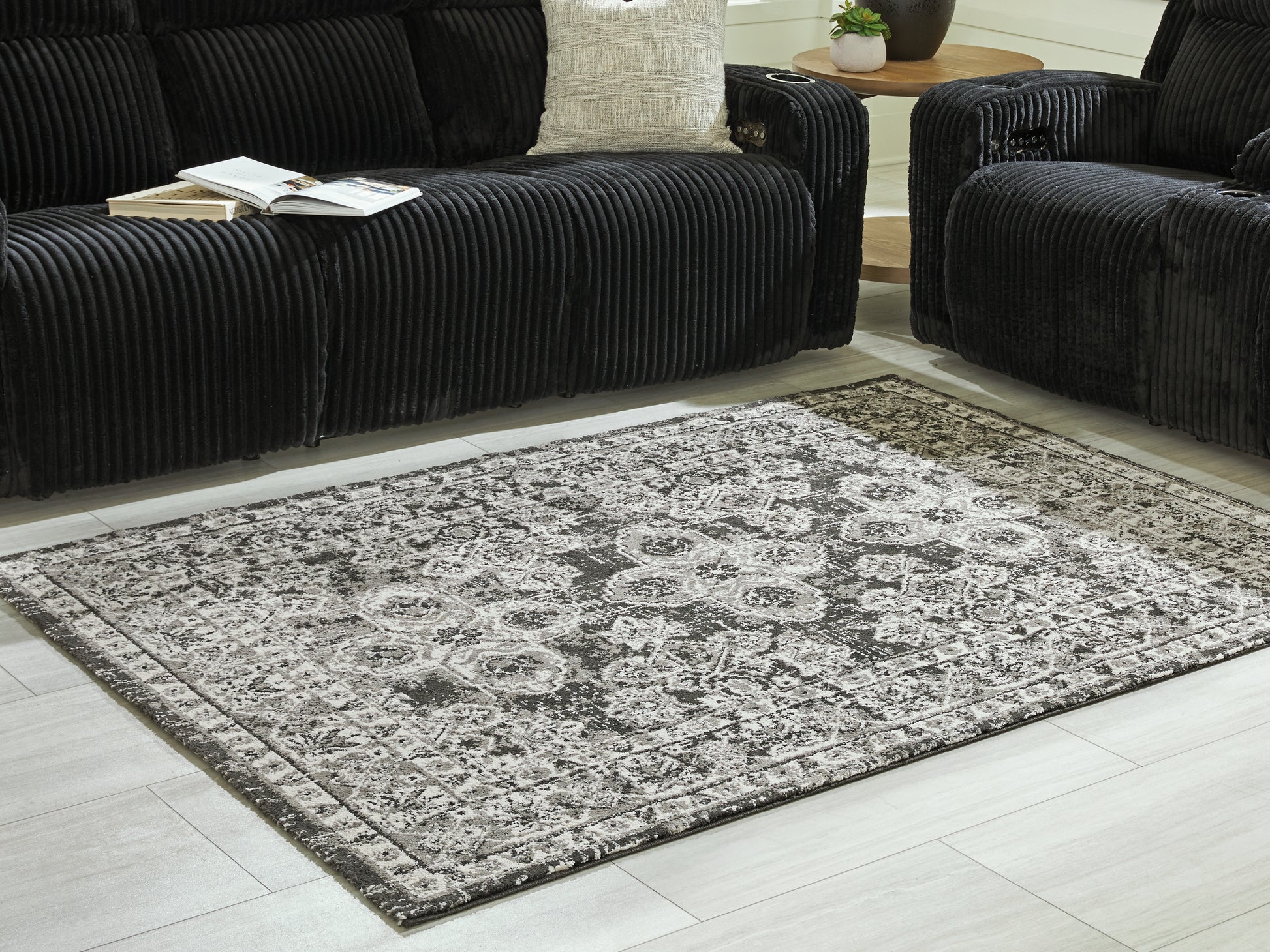 Cape Furniture Outlet - Ashley Furniture - Glennisman Rug - Medium Rug / Black/Gray/Ivory - R407272