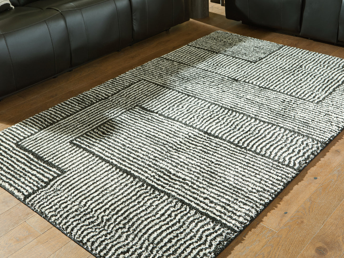 Cape Furniture Outlet - Ashley Furniture - Kurtmen Rug - 5' x 7' Area Rug / Black/Ivory - R407592