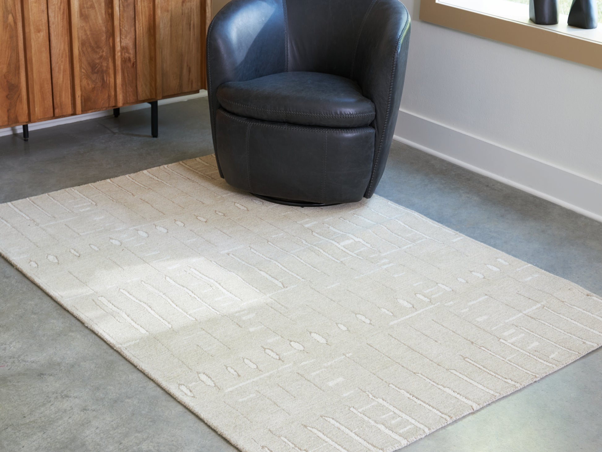 Cape Furniture Outlet - Ashley Furniture - Wolbert Rug - 7'8" x 10' Area Rug / Tan/Ivory - R407661