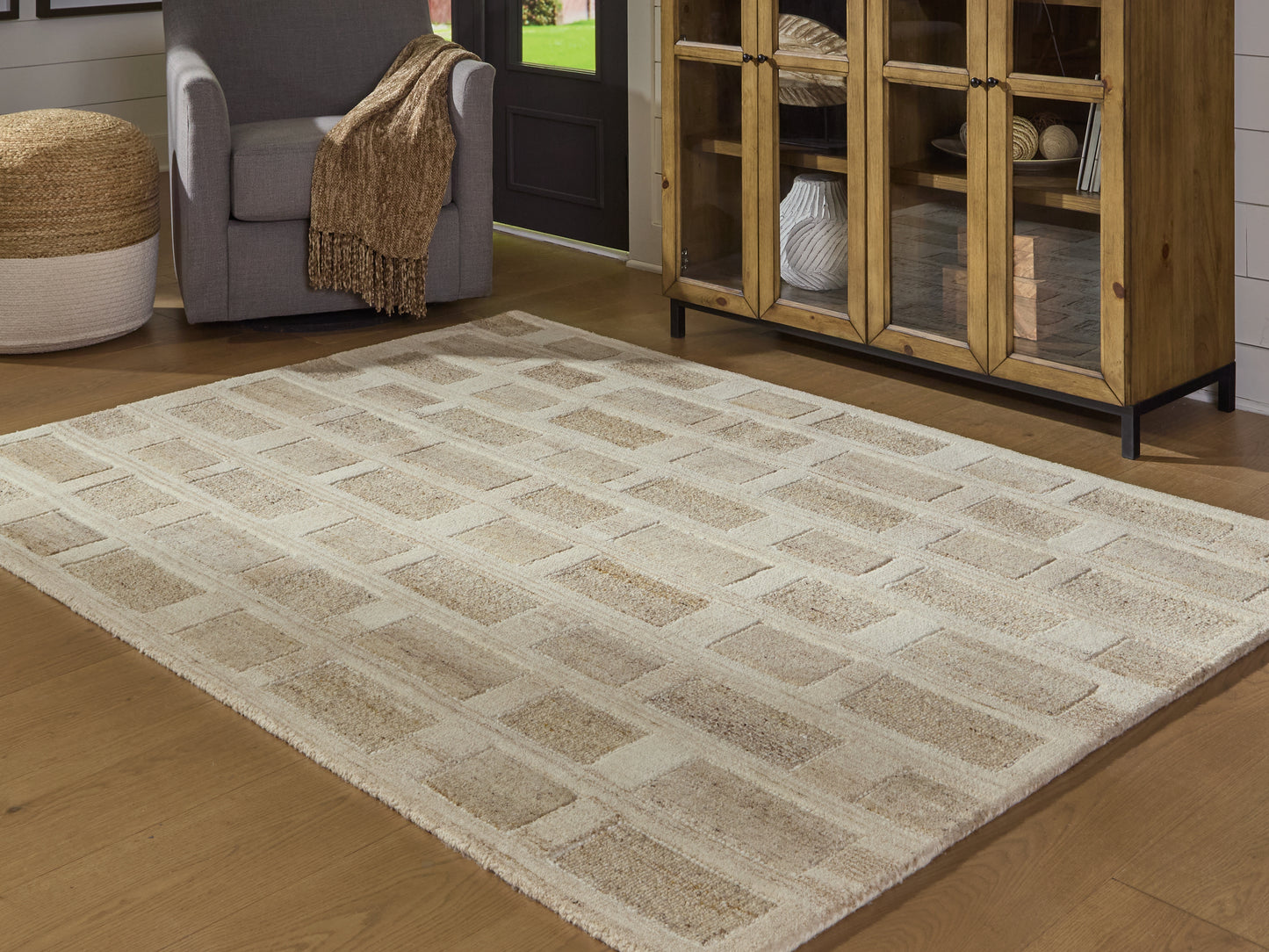 Cape Furniture Outlet - Ashley Furniture - Lisgrove Rug - 5' x 7' Area Rug / Tan/Brown/White - R407712