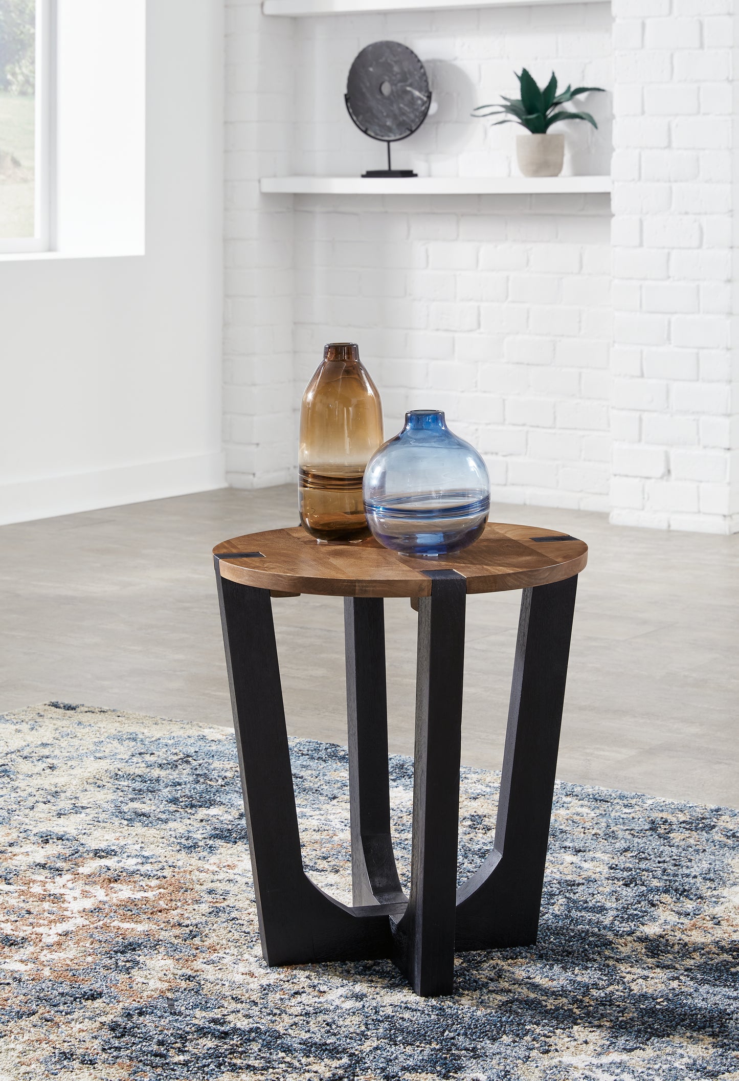 Cape Furniture Outlet - Ashley Furniture - Hanneforth End Table - Round End Table / Brown/Black - T726-6