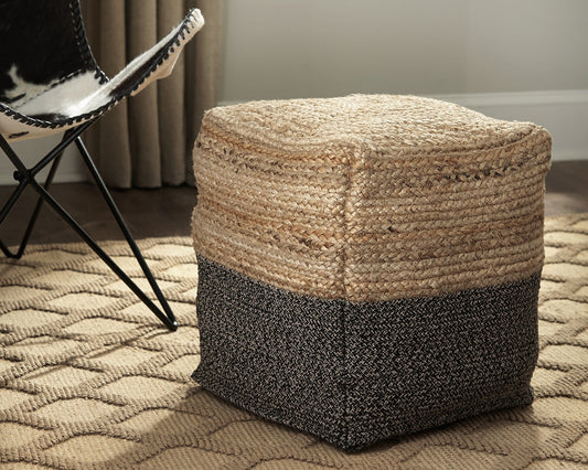 Sweed Valley Pouf