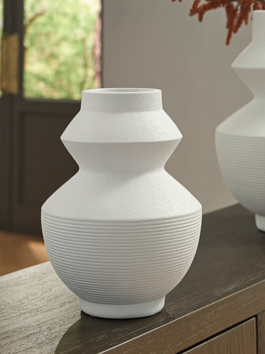 Cape Furniture Outlet - Ashley Furniture - Naveen Vase - Vase / White - A2000870