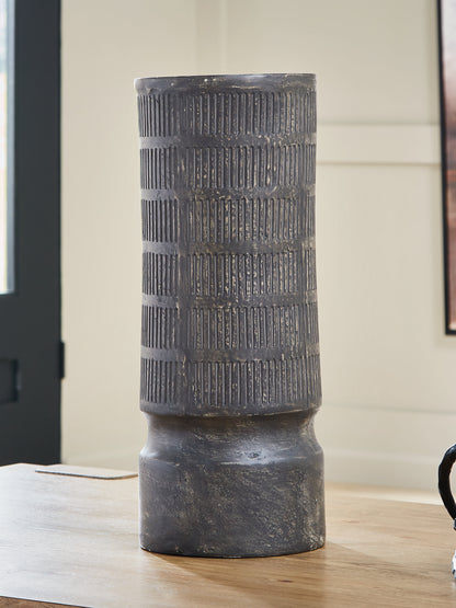 Cape Furniture Outlet - Ashley Furniture - Beninworth Vase - Vase - A2000879