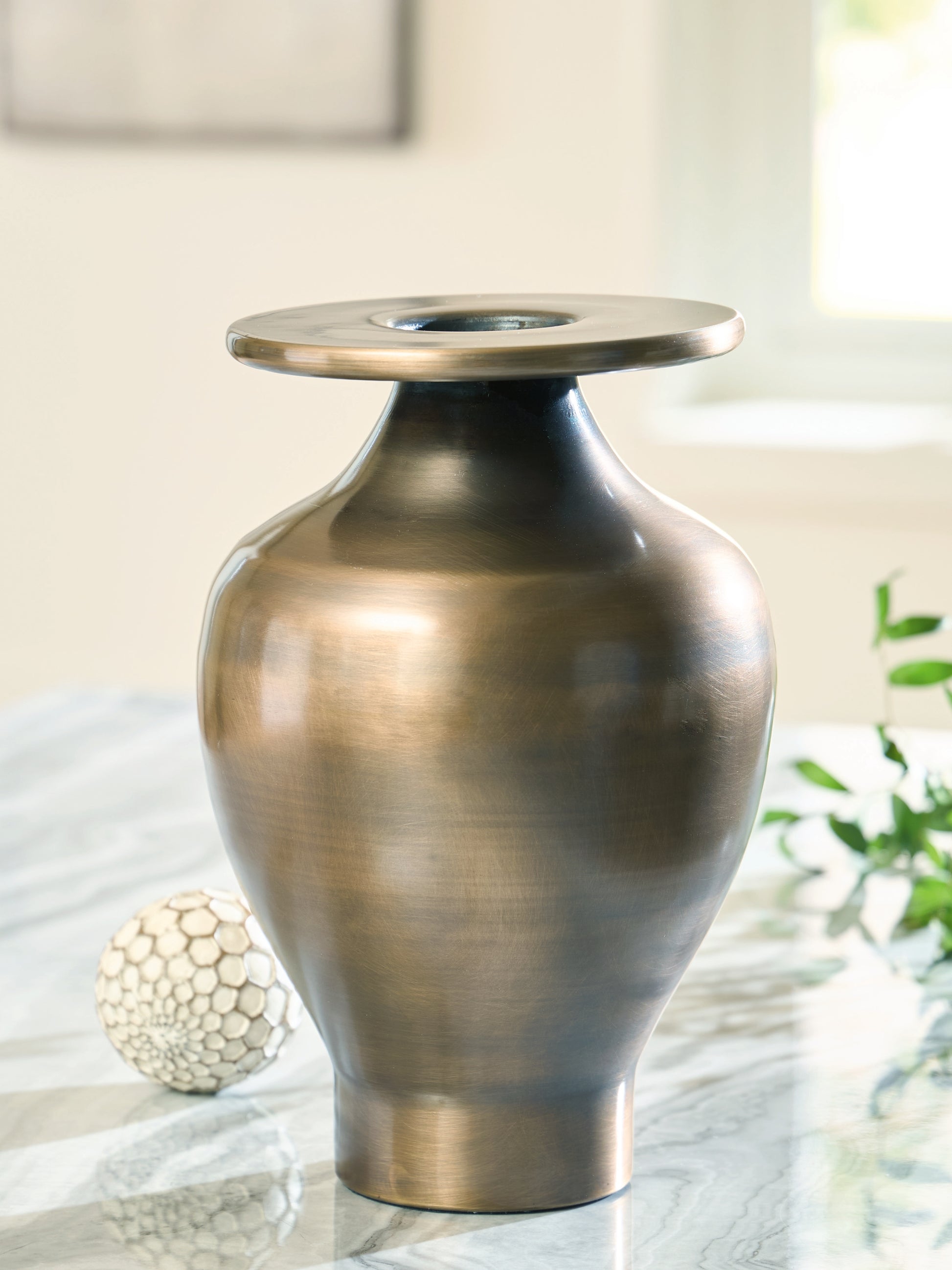 Cape Furniture Outlet - Ashley Furniture - Fedorleigh Vase - Vase - A2000894