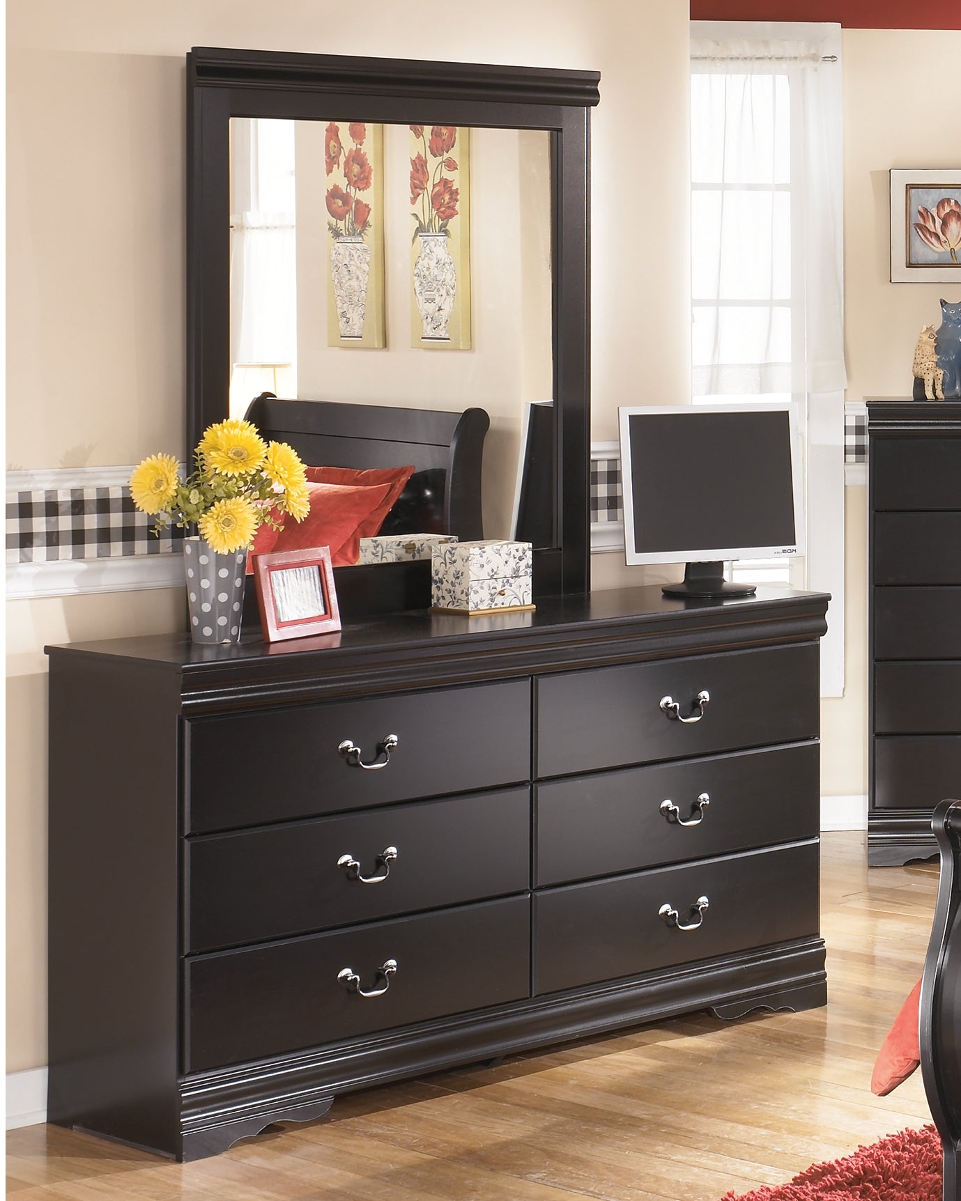 Cape Furniture Outlet - Ashley Furniture - Huey Vineyard Bedroom - Dresser and Mirror / Black - B128B1