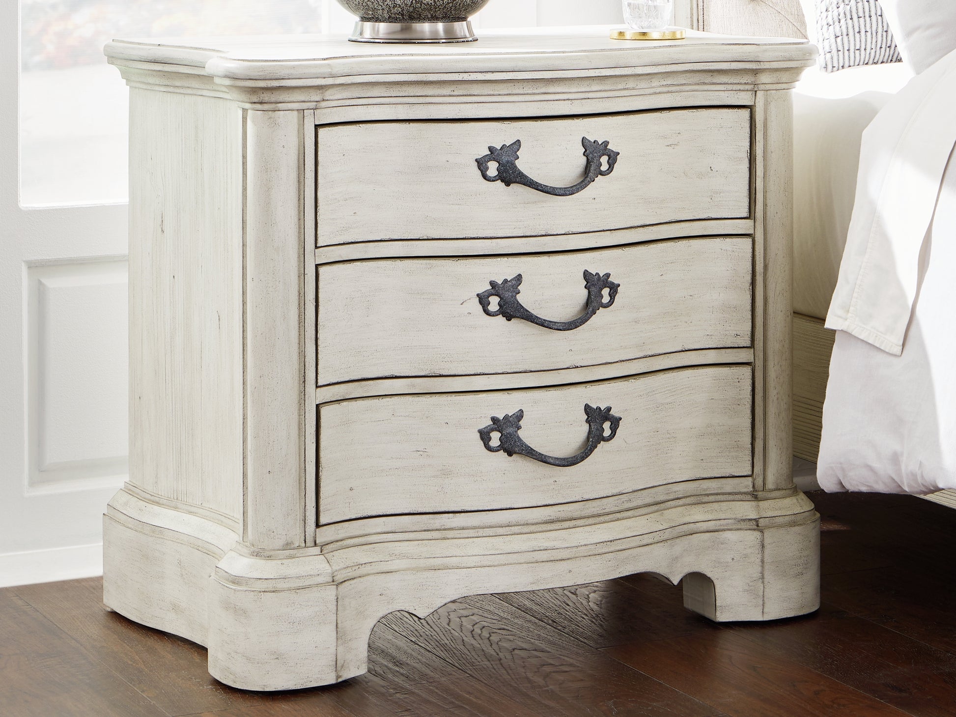 Cape Furniture Outlet - Ashley Furniture - Arlendyne Bedroom - Dresser and Mirror / Antique White - B980B1