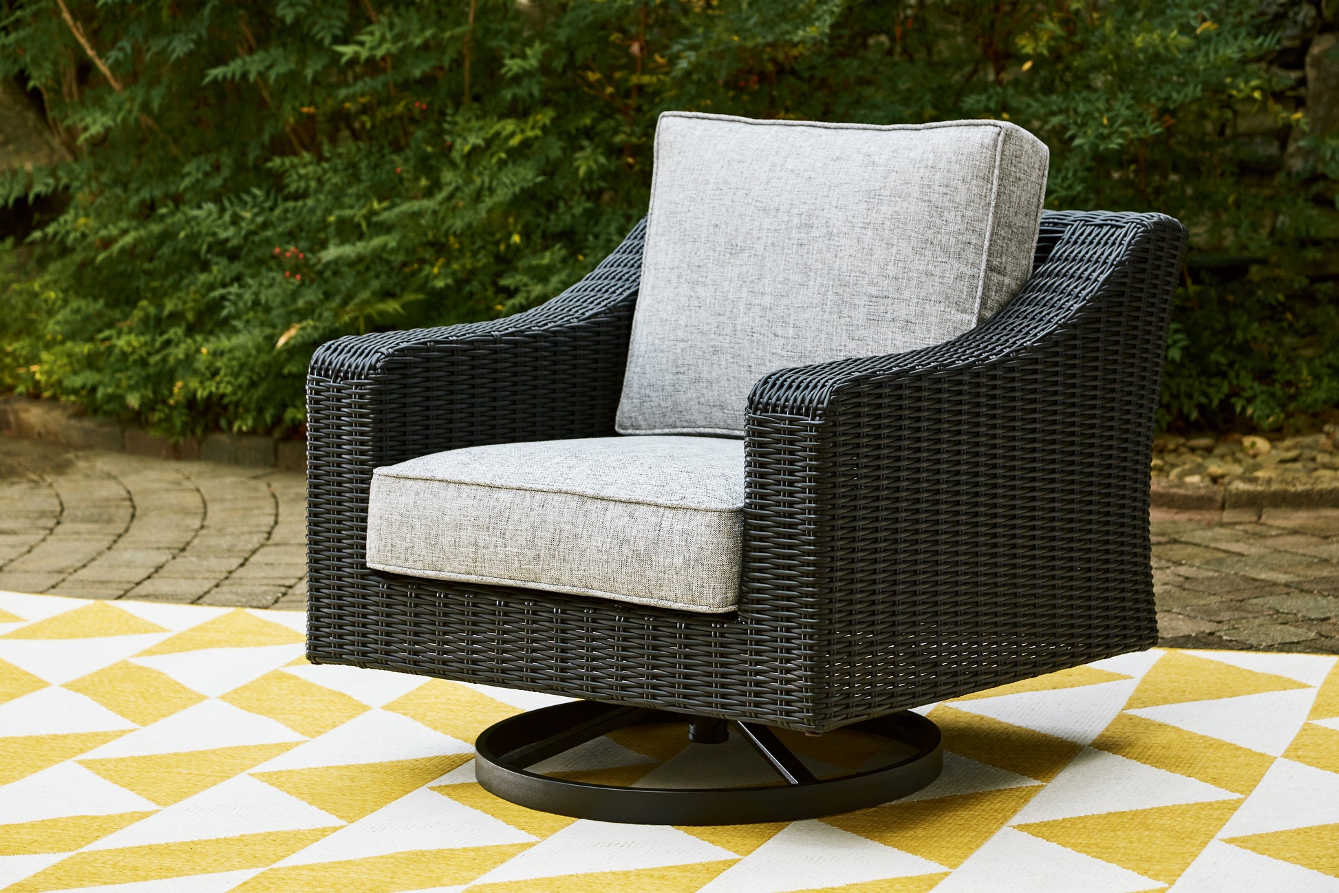 Cape Furniture Outlet - Ashley Furniture - Beachcroft Outdoor - Swivel Lounge Chair (1/CN) / Black/Light Gray - P792-821