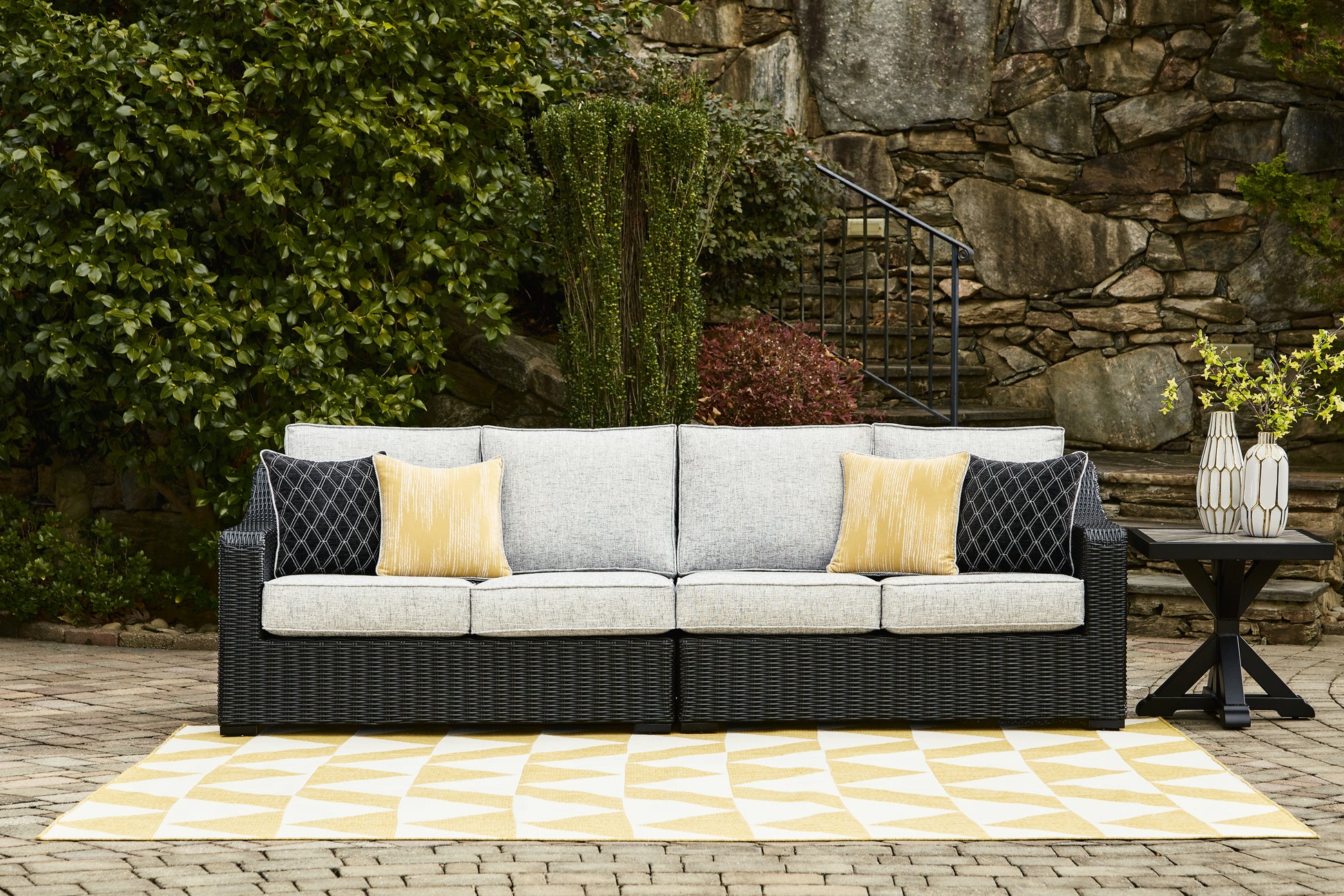 Cape Furniture Outlet - Ashley Furniture - Beachcroft Outdoor - RAF/LAF Loveseat w/CUSH (Set of 2) / Black/Light Gray - P792-854