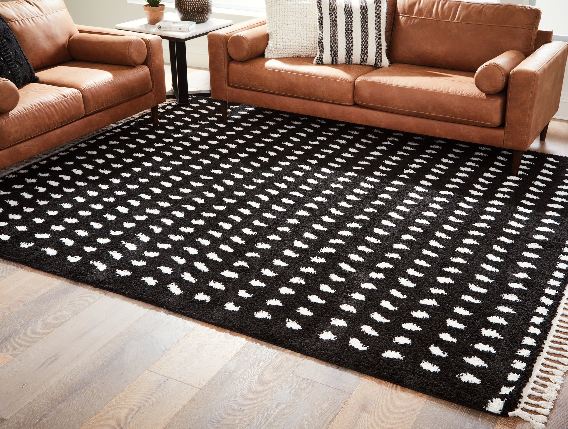 Cape Furniture Outlet - Ashley Furniture - Minston Rug - 5' x 7' Rug / Black/White - R405952