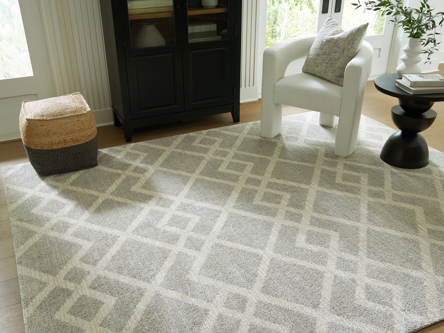 Cape Furniture Outlet - Ashley Furniture - Unawick Rug - Large Rug / Gray/Ivory - R407331