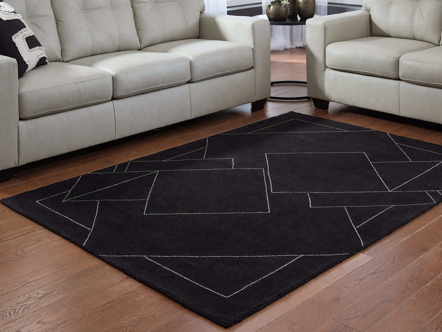 Cape Furniture Outlet - Ashley Furniture - Marav Rug - 5' x 7' Area Rug / Black/White - R407532