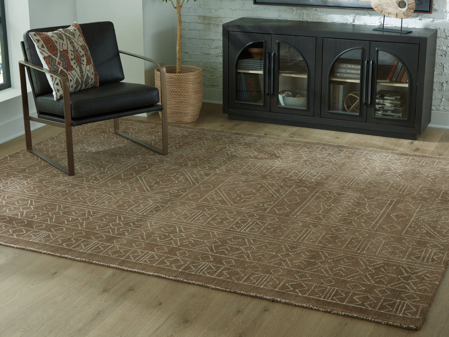 Cape Furniture Outlet - Ashley Furniture - Merrittman Rug - 5' x 7' Area Rug / Brown/Ivory - R407702