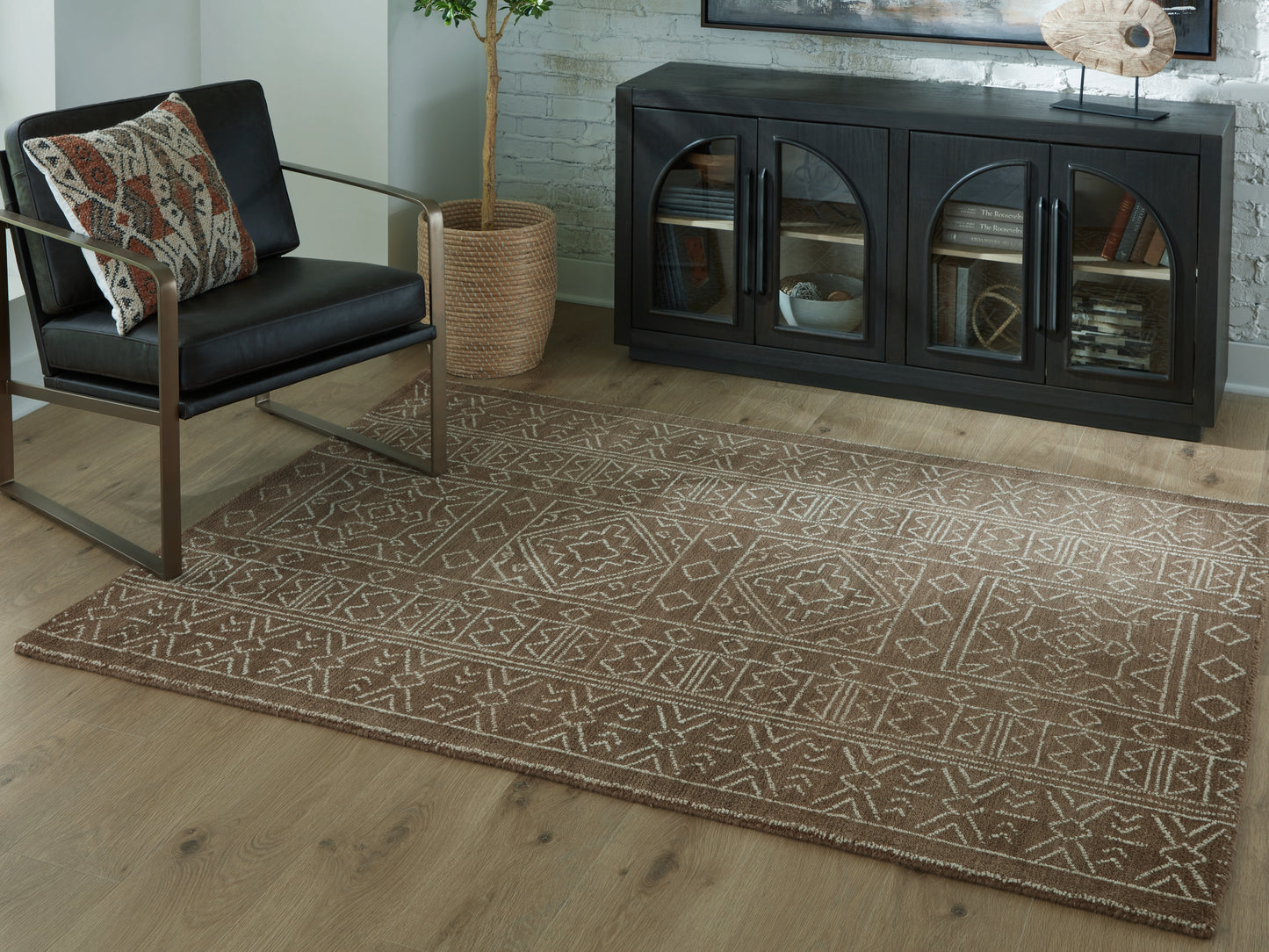 Cape Furniture Outlet - Ashley Furniture - Merrittman Rug - 5' x 7' Area Rug / Brown/Ivory - R407702