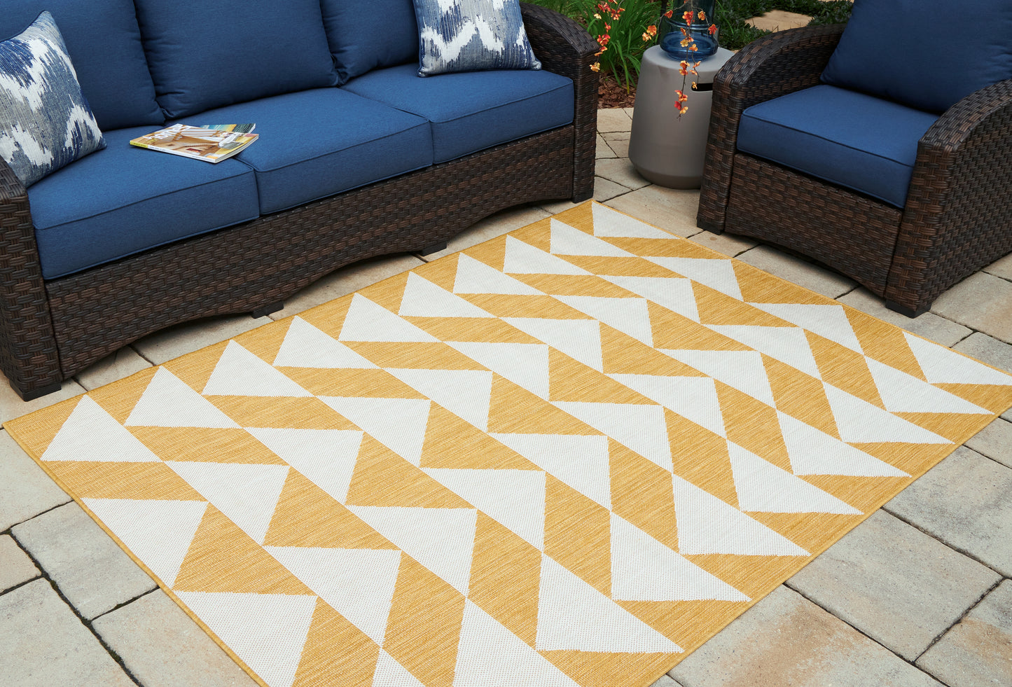 Cape Furniture Outlet - Ashley Furniture - Thomley Rug - 5' x 7' Rug / Ivory/Yellow - R900062