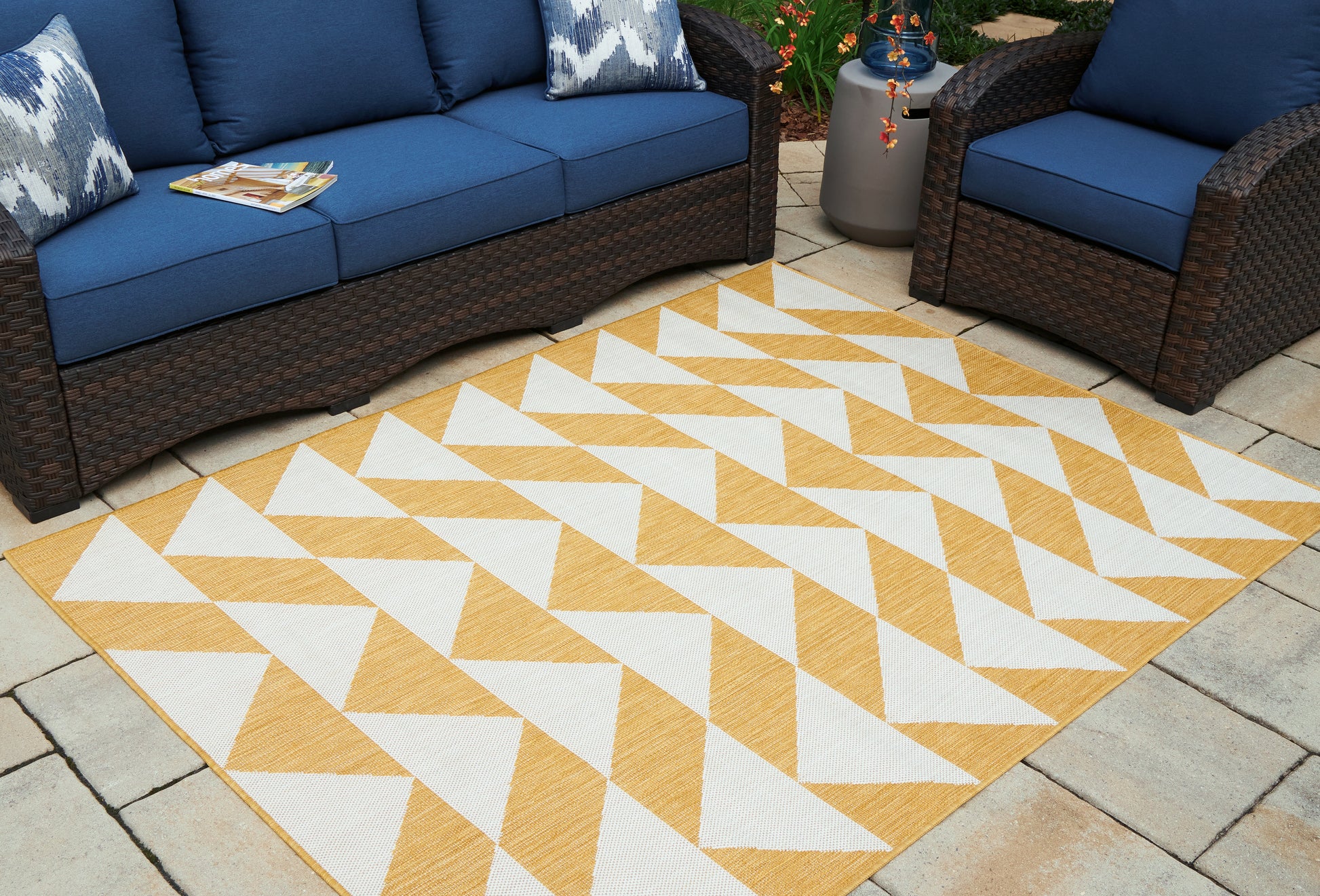 Cape Furniture Outlet - Ashley Furniture - Thomley Rug - 5' x 7' Rug / Ivory/Yellow - R900062