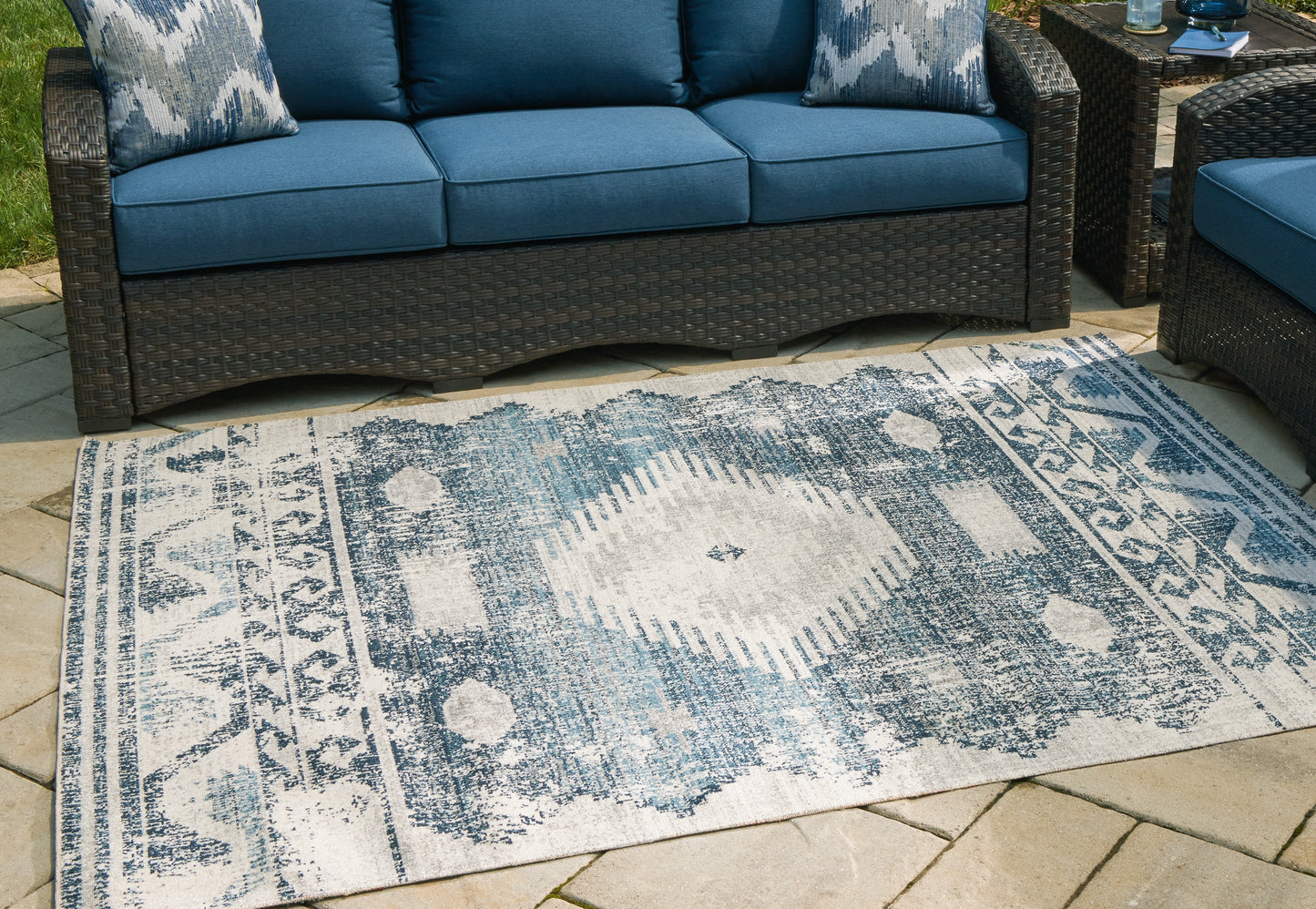 Cape Furniture Outlet - Ashley Furniture - Daddridge Rug - 5' x 7' Rug / Blue/Gray/Ivory - R900102